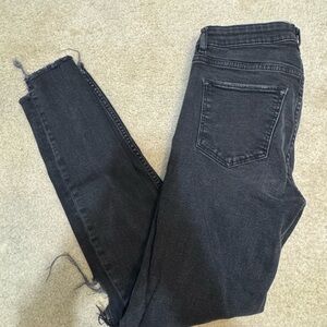 H&M Black Ankle Cropped Jeans with a Slim Fit